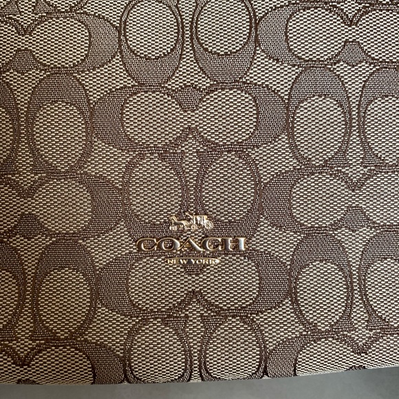 Coach - Picture 2 of 7